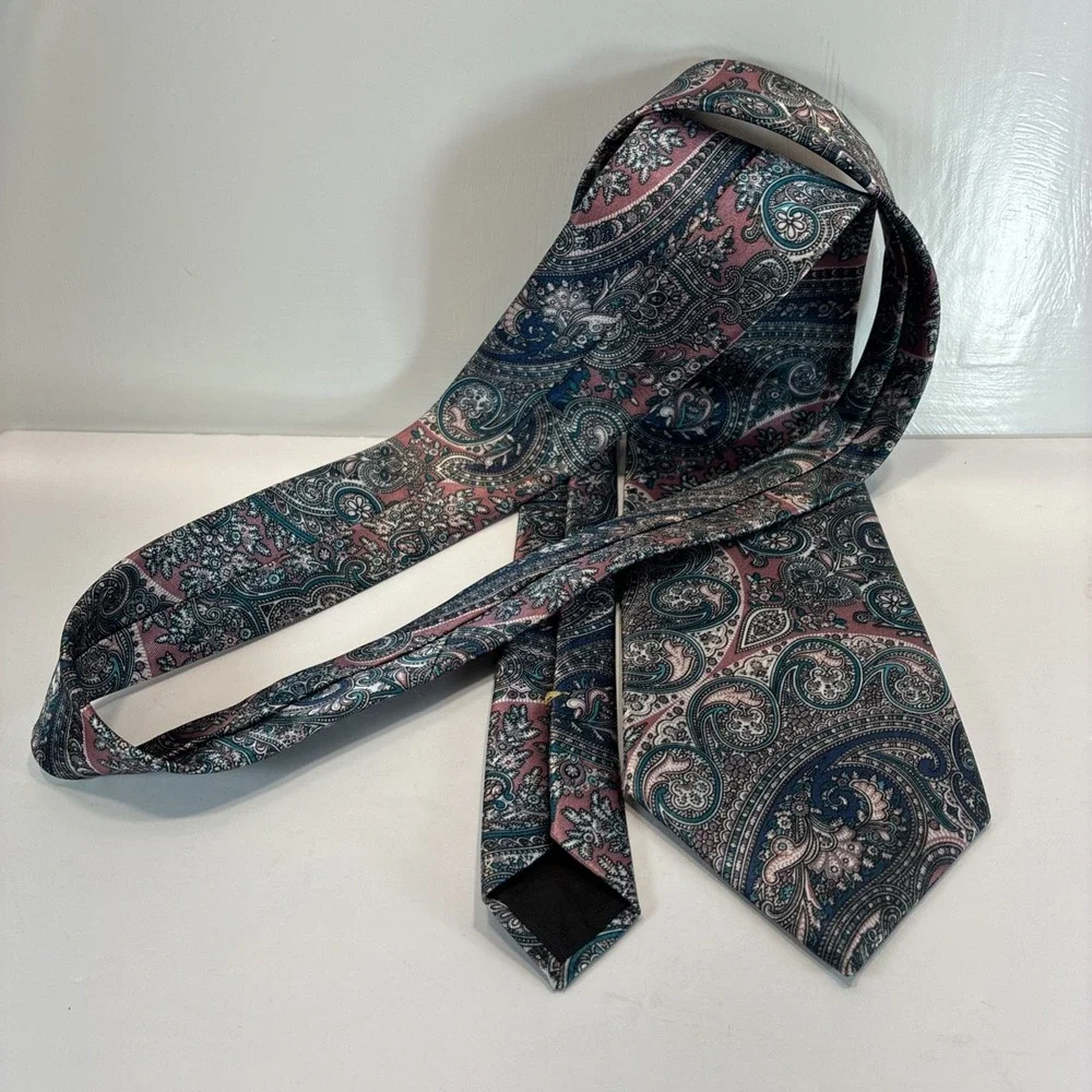 Preppy Business VTG Wembley Starshine Prints Tie Pink Blue Paisley 3.5x56 Inches